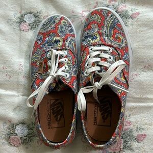 Barely used cute Vans size 6